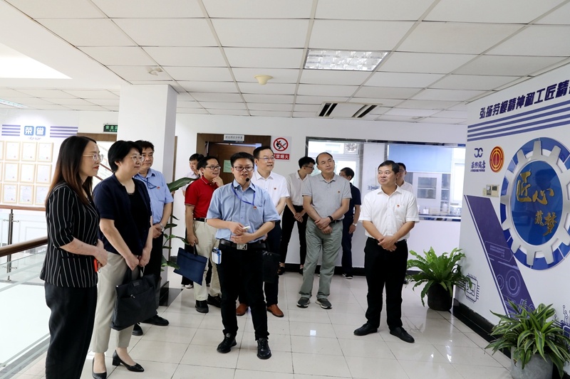 2020年7月14日，時(shí)任浙江省總工會黨組成員、副主席張衛(wèi)華一行蒞臨景興紙業(yè)調(diào)研推進(jìn)新時(shí)代產(chǎn)業(yè)工人隊(duì)伍建設(shè)改革工作